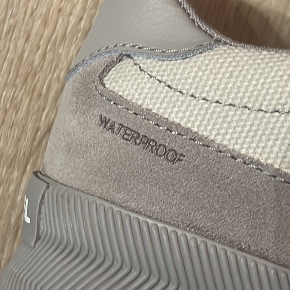 Sorel - Out N About III City Sneaker waterproof NEW IN BOX, women’s 10.5 - Picture 6 of 11